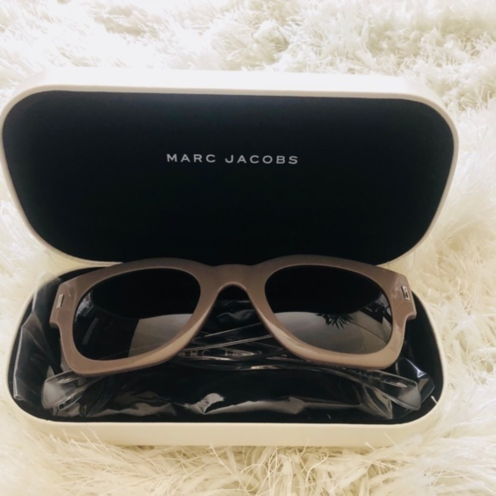 MARC JACOBS SUNGLASSES 🕶 - Picture 2 of 7